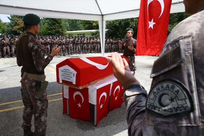 Vefat eden özel harekat polisi için tören düzenlendi